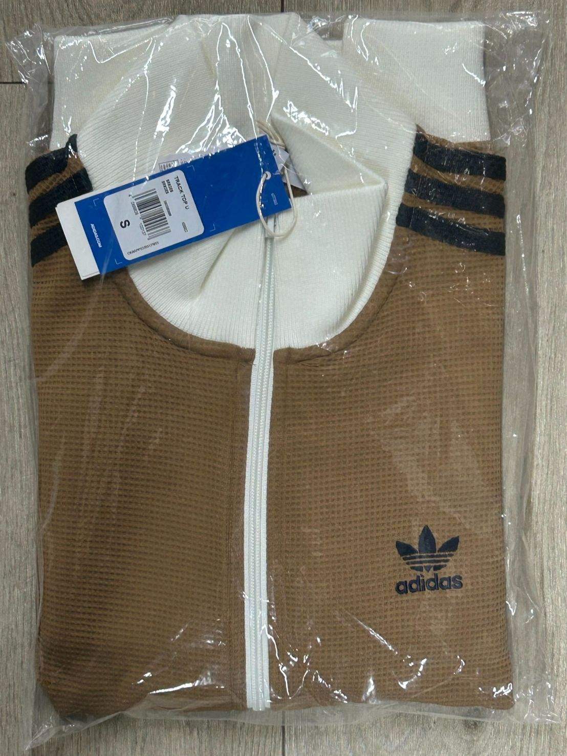 トラックジャケット