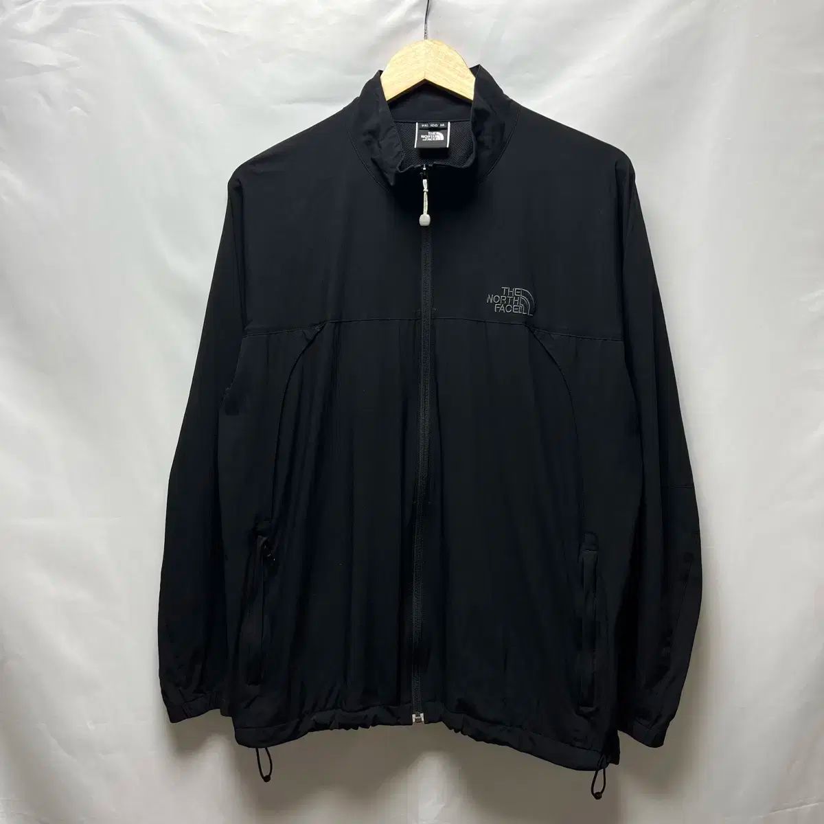 THE NORTH FACE ウィンドブレーカー 黒中古は美品Lサイズ THE NORTH FACE 並行輸入品 ノースフェイス パーカー メンズ