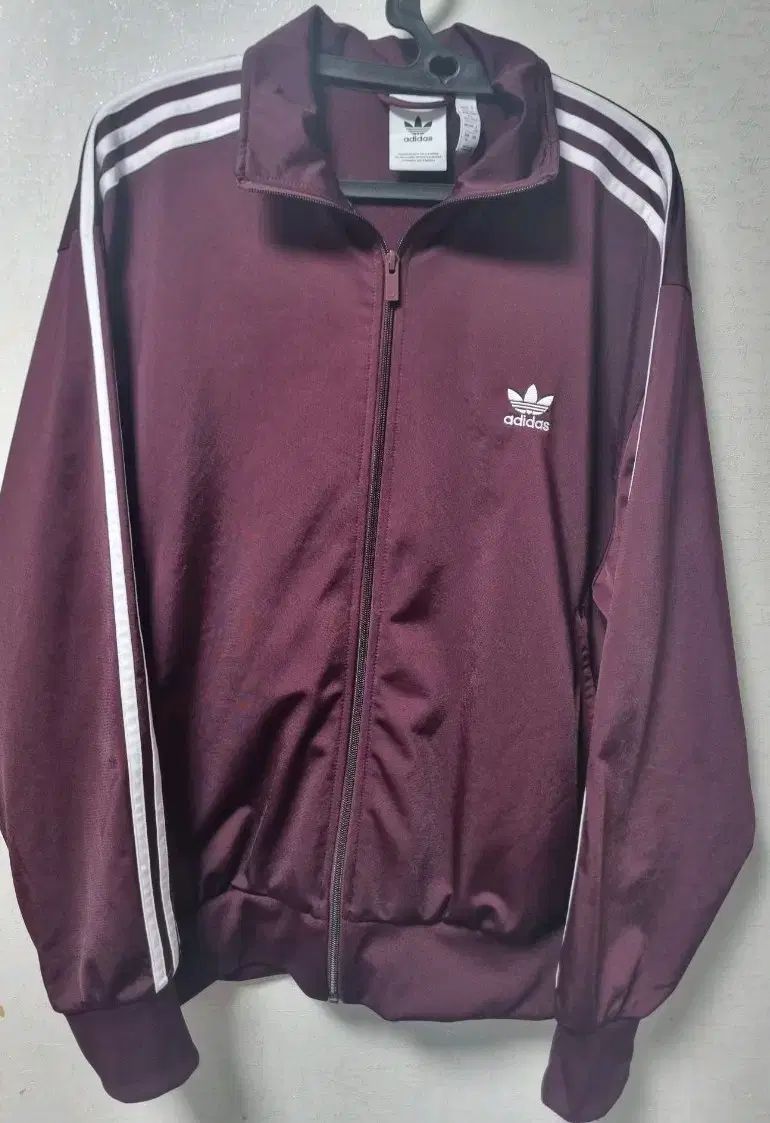 アディダス ファイヤーバード バーガンディ トラックジャージ
