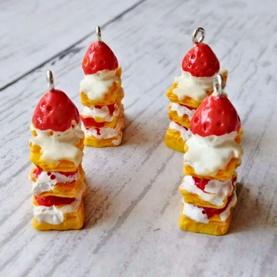 スイーツ チャーム いちご フェイク お菓子 ショートケーキ デコ