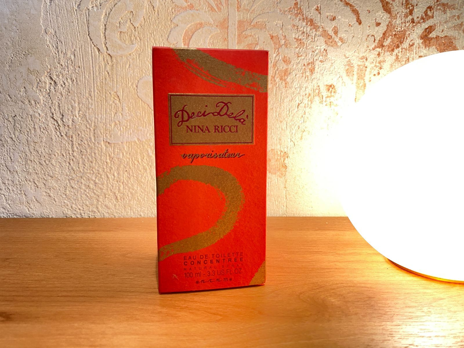 エスティローダー ホワイトリネン ソリッド パフューム エッグ