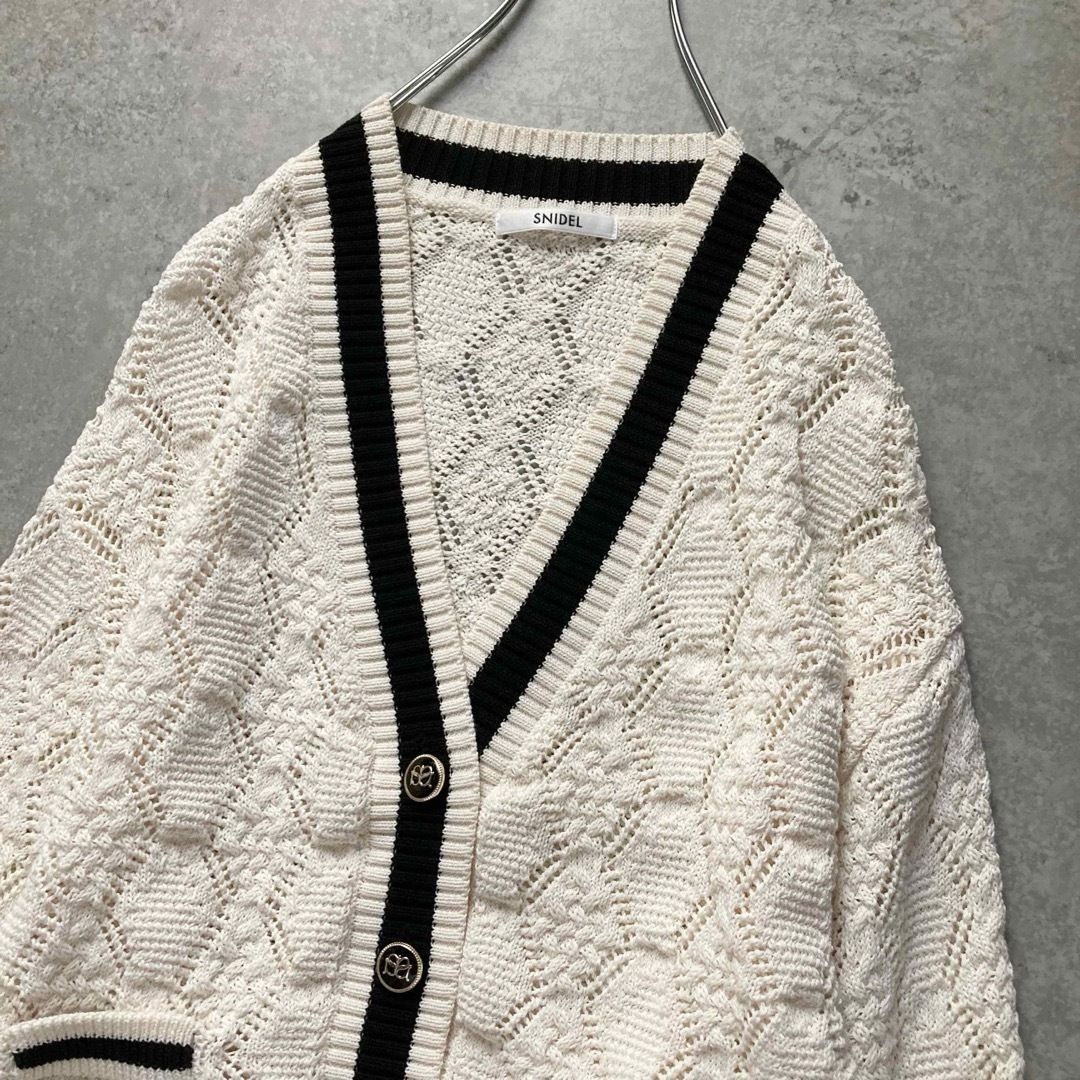 スナイデル Sustainable ロゴボタンラインカーディガン Vネック 透かし編み クロシェ アイボリー フリーサイズ SNIDEL