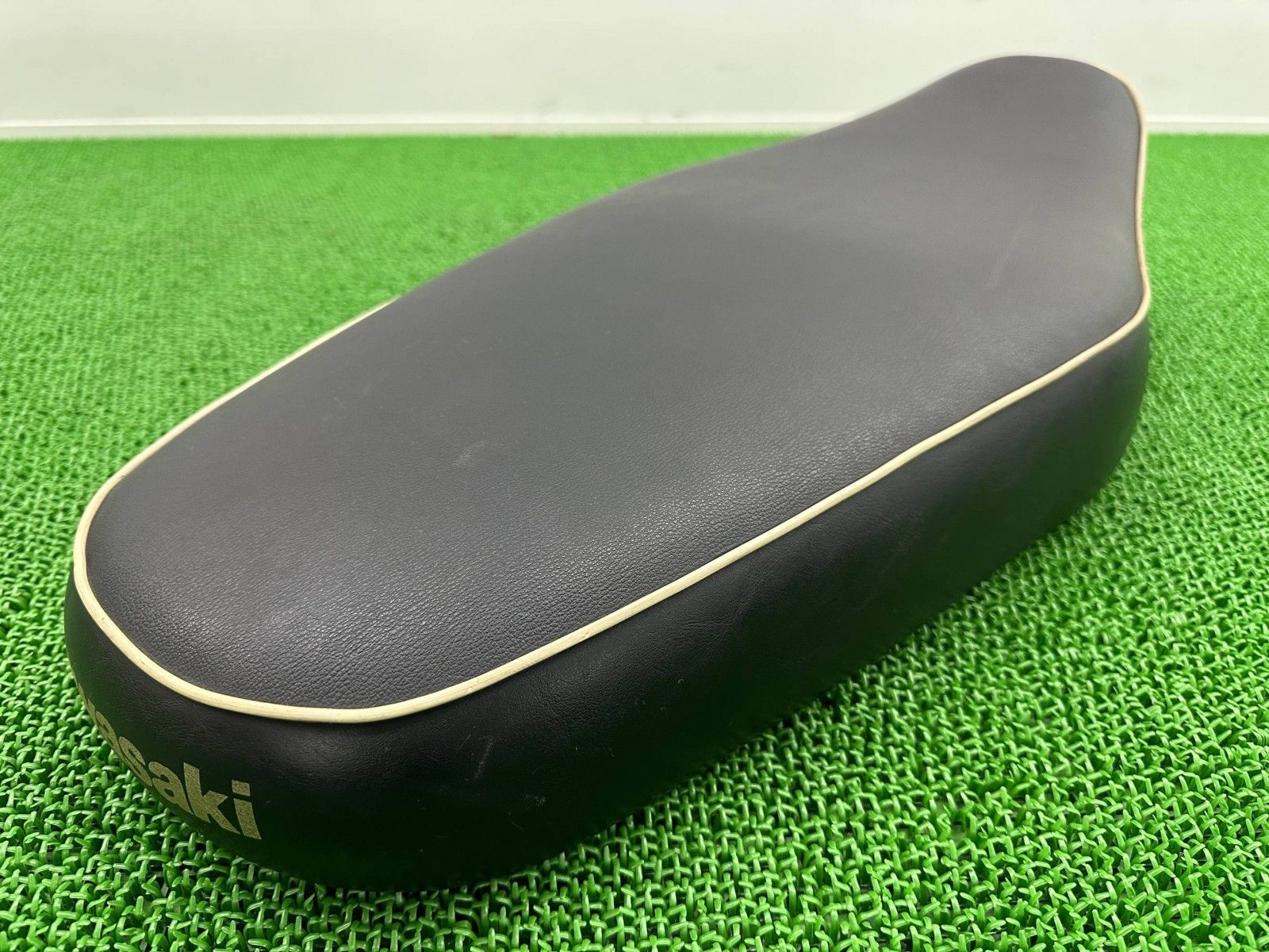 W650 シート カワサキ 純正 バイク 部品 BJ650A W400にも 99-08年式 破れ無し 品薄 品 車検 Genuine mV