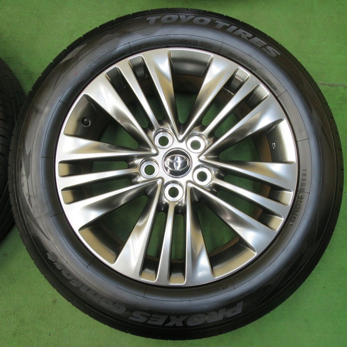 225|60R18 トーヨー