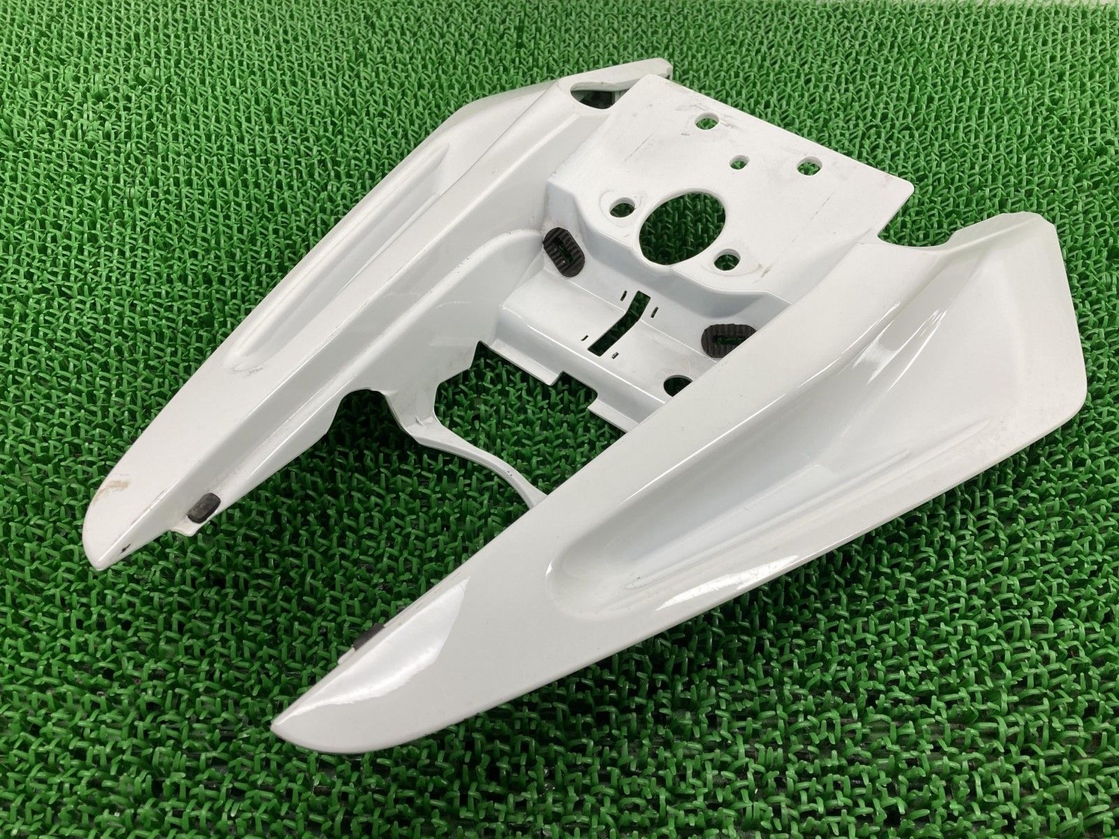 RC390 テールカウル パール JY181211 KTM 純正 中古 バイク 部品 シートカウル ペイント素材に 割れ欠け無し 品薄 車検 Genuine nN RC390 テールカウル パール JY181211 KTM 純正 中古 バイク 部品