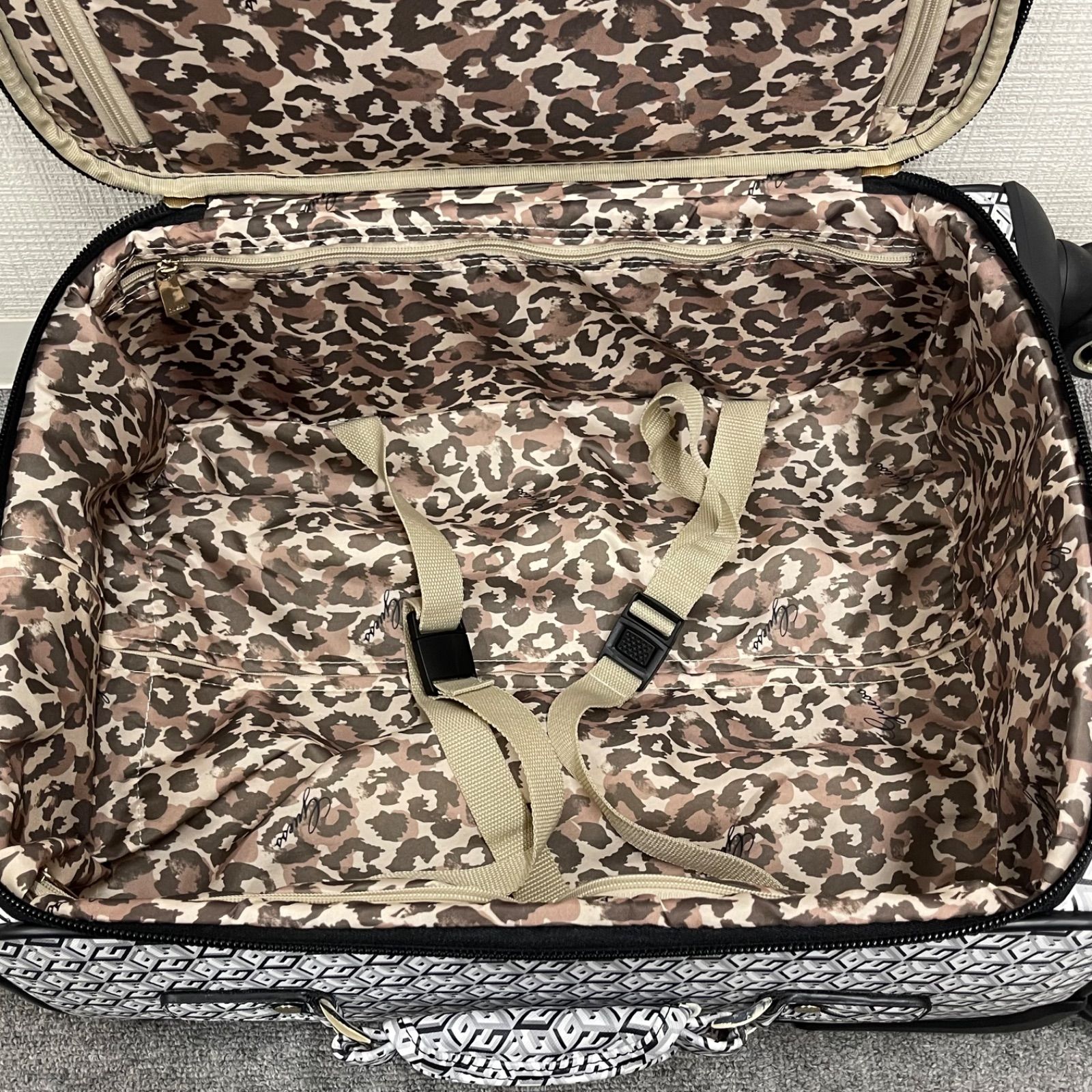 キャリーバッグ 総柄