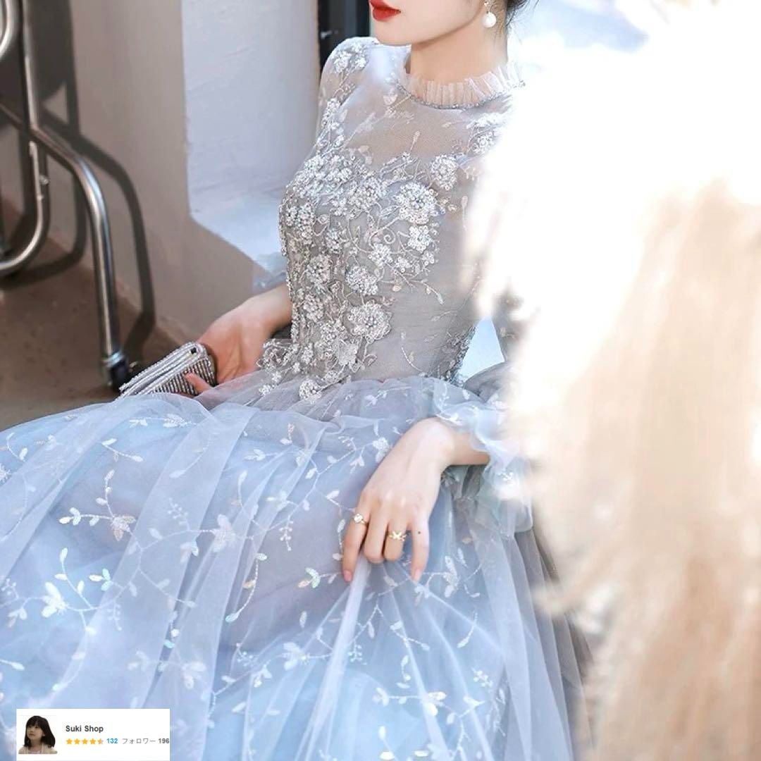 花柄の散りばめられた 美しい 長袖 イブニングドレス♩.• 花柄の散りばめられた 美しい 長袖 イブニングドレス - メルカリ