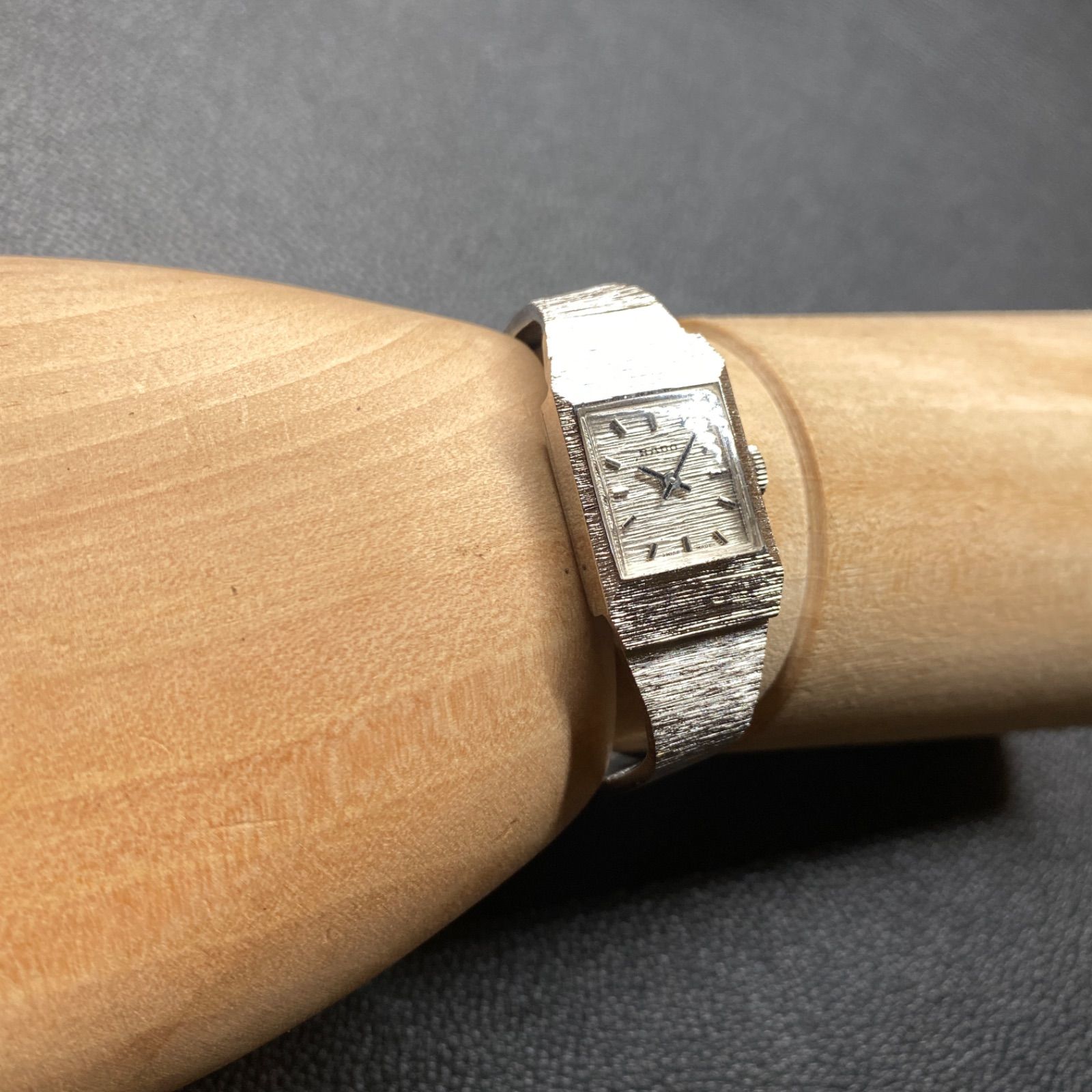 RADO ラドー シルバー 手巻き レディース 腕時計 ヴィンテージ ラドー RADO 手巻き レディース 腕時計 シルバー - メルカリ