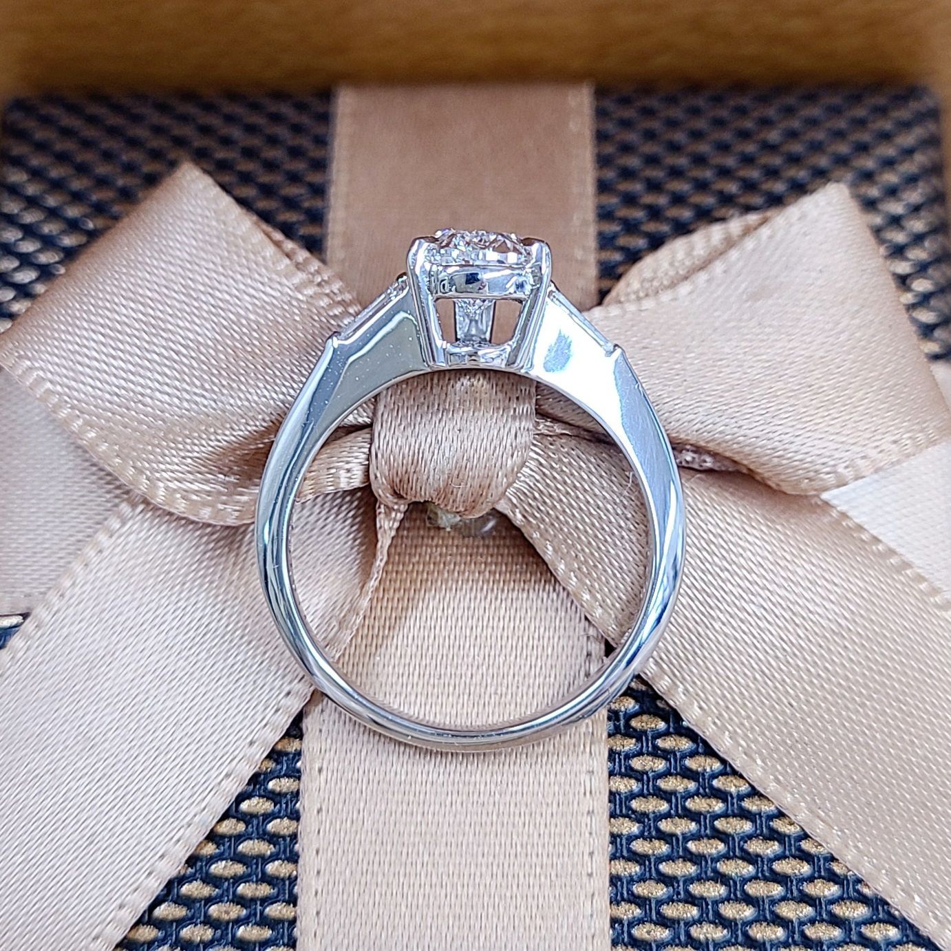 ギラギラ！エレガント 1ctダイヤモンド D SI ペアシェイプ リング ギラギラ！エレガント 1ctダイヤモンド D SI ペアシェイプ リング