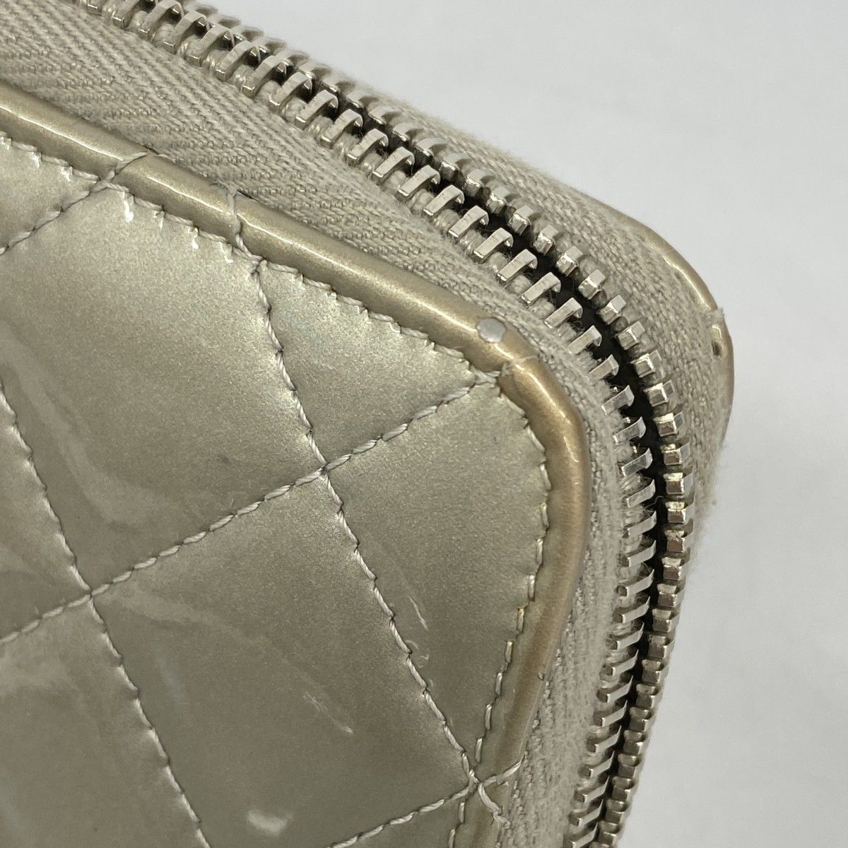 5ia0985-h】シャネル 長財布 ブリリアント パテントレザー シルバー  