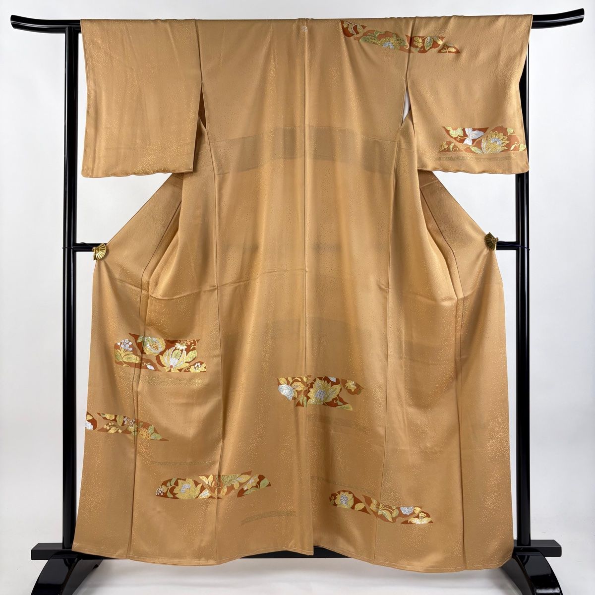 付下げ 身丈159.5cm 裄丈66cm M 袷 落款 草花 霞 金銀彩 薄茶色 正絹