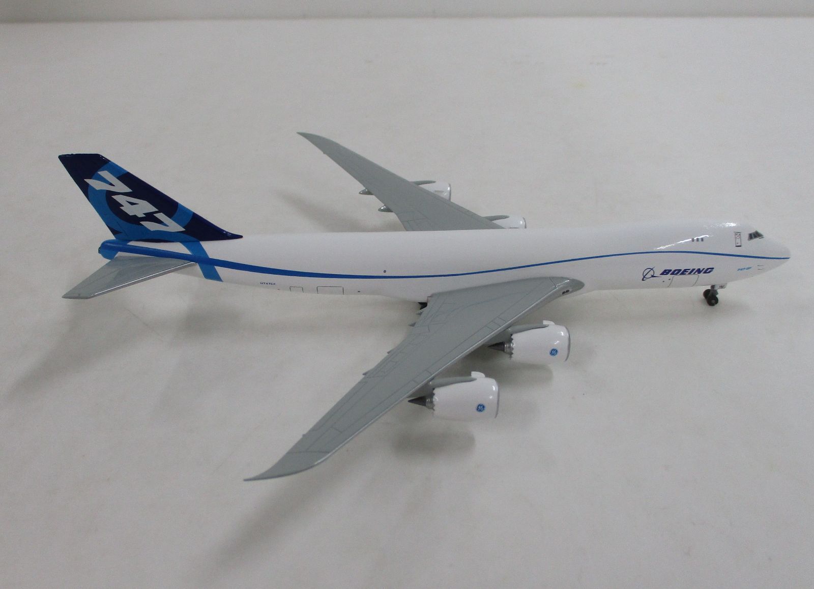 ドラゴン 1/400 ボーイング 747-8F ハウスカラー N747EX Boeing 747-8F Company House Colors (Reg #N747EX) 1:400