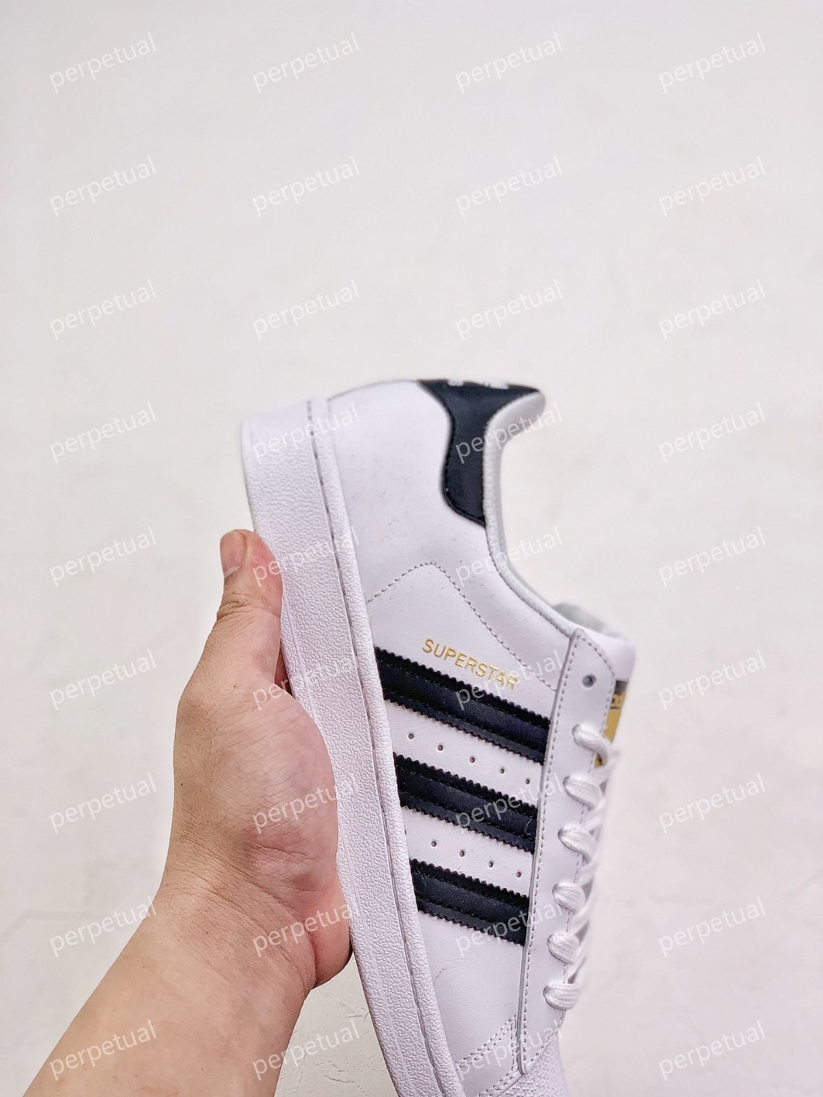 新品【Adidas】 originals superstar スニーカーホワイトゴールドスニーカー 男女同型