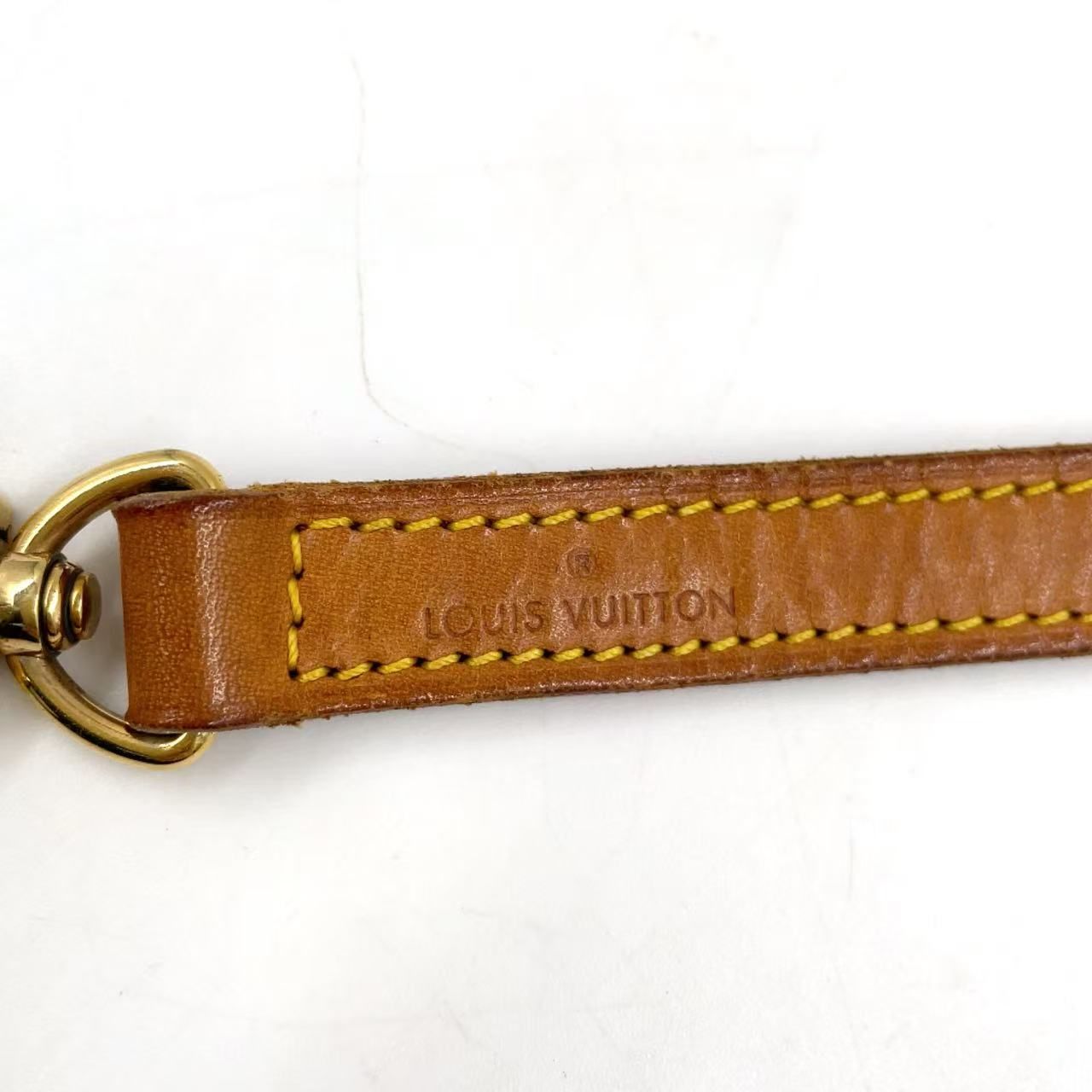 1000円以上送料無料。 LOUIS VUITTON ショルダーストラップ レザー ベージュ 財布 小物 その他 ゴールド