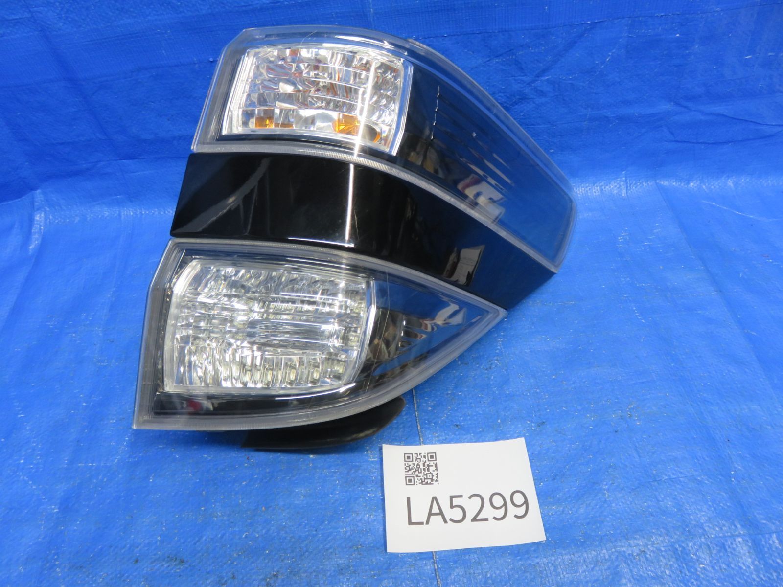 ANH20 ヴェルファイア　テールライト LA5299*点灯OK ヴェルファイア ANH20W/後期 (右) テールライト