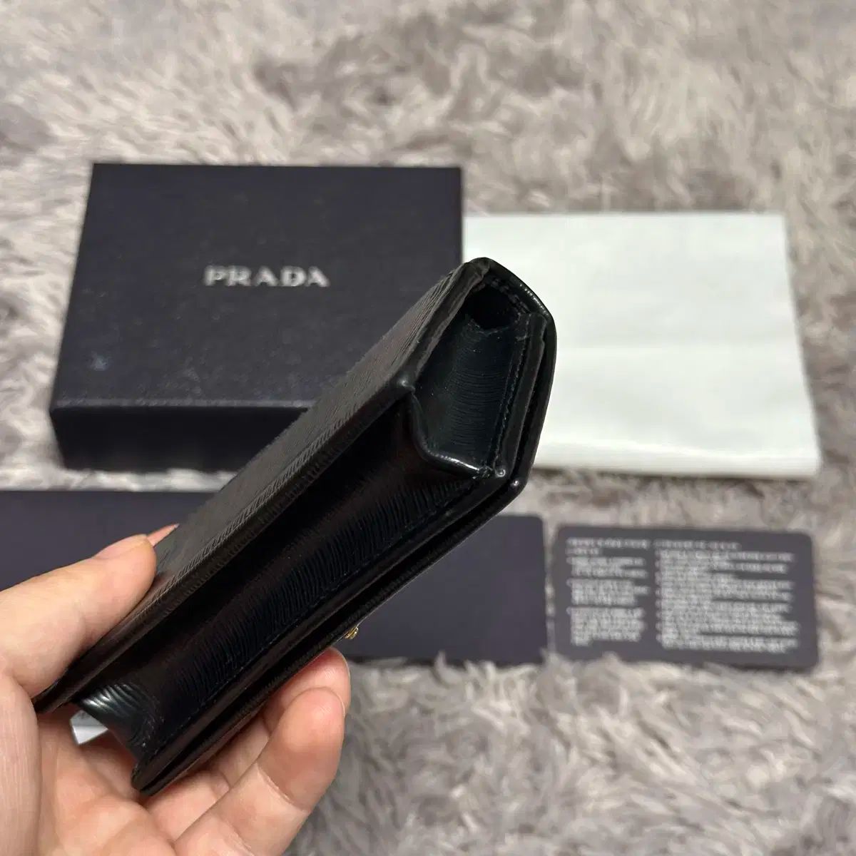 プラダ サフィアーノ