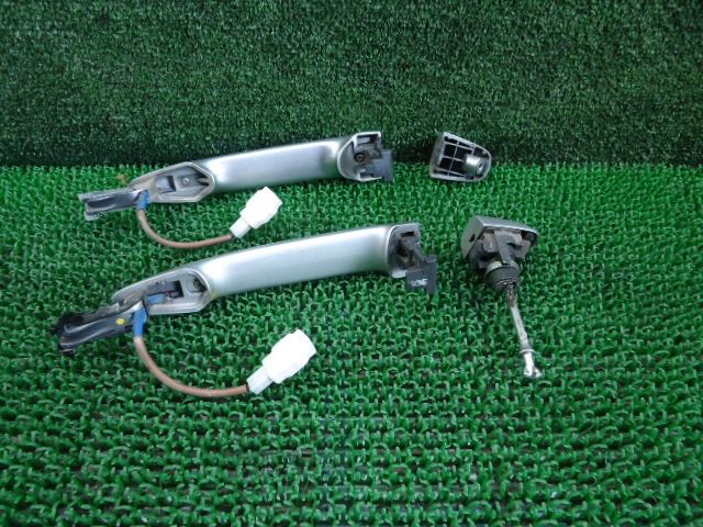 3FA2552 YD7-1 トヨタ ポルテ NCP141 G アウターハンドル左右