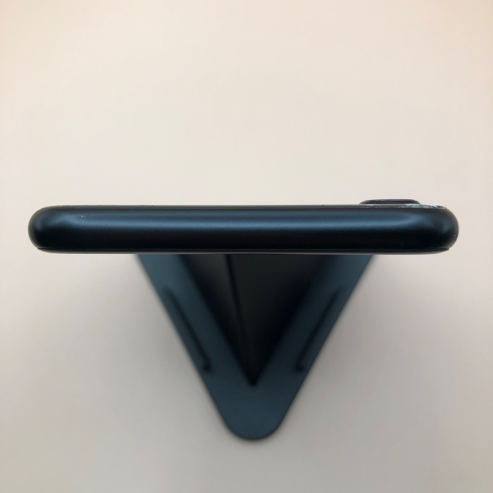 iPhoneSE2 128GB SIMフリー 背面レンズ＆カバー割れ ジャンク品 iPhoneSE2 SIMフリー 128GB ブラック 背面 画面割れ 有り