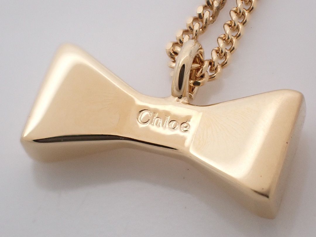 クロエ ゴールド リボン ネックレス 真鍮製 - メルカリShops