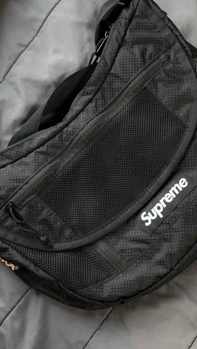 【雷市場（ポンジャン）商品韓国直送】Supreme(シュプリーム) スモール メッセンジャーバッグ ブラック 22ss