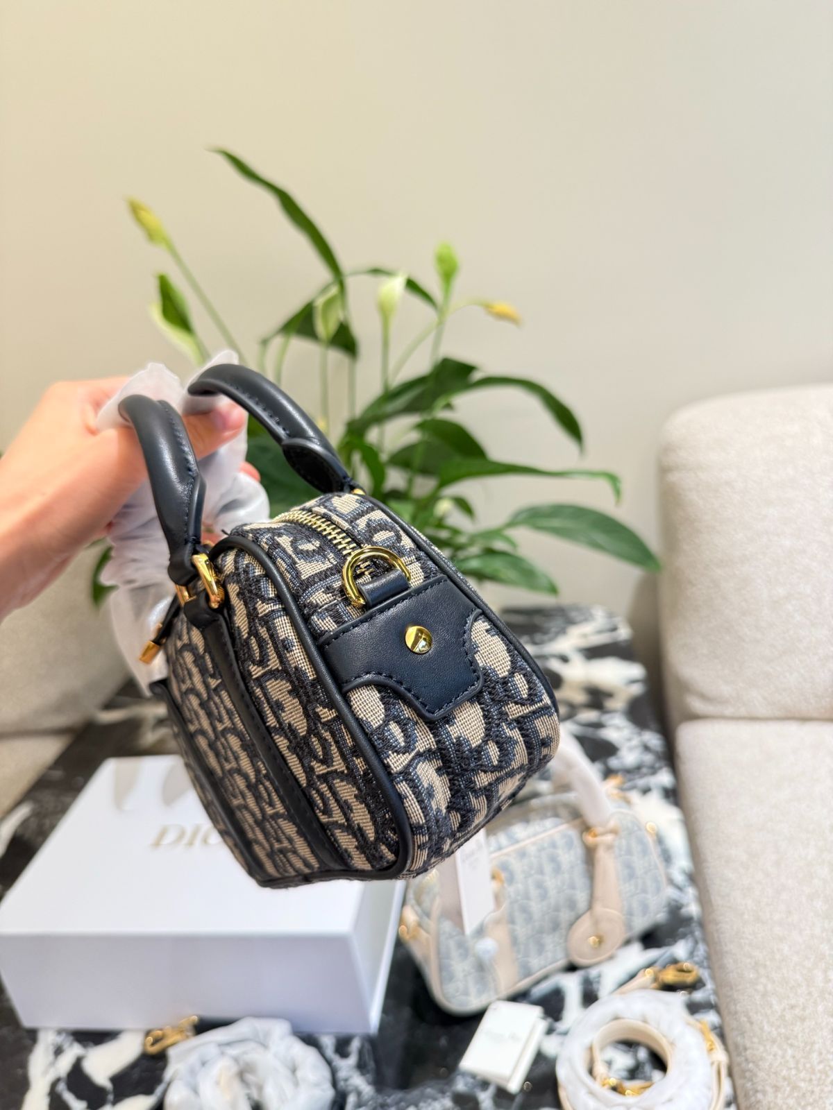今日特価】DIOR D-Vibe East-West ミニバッグ 2025SS - メルカリ