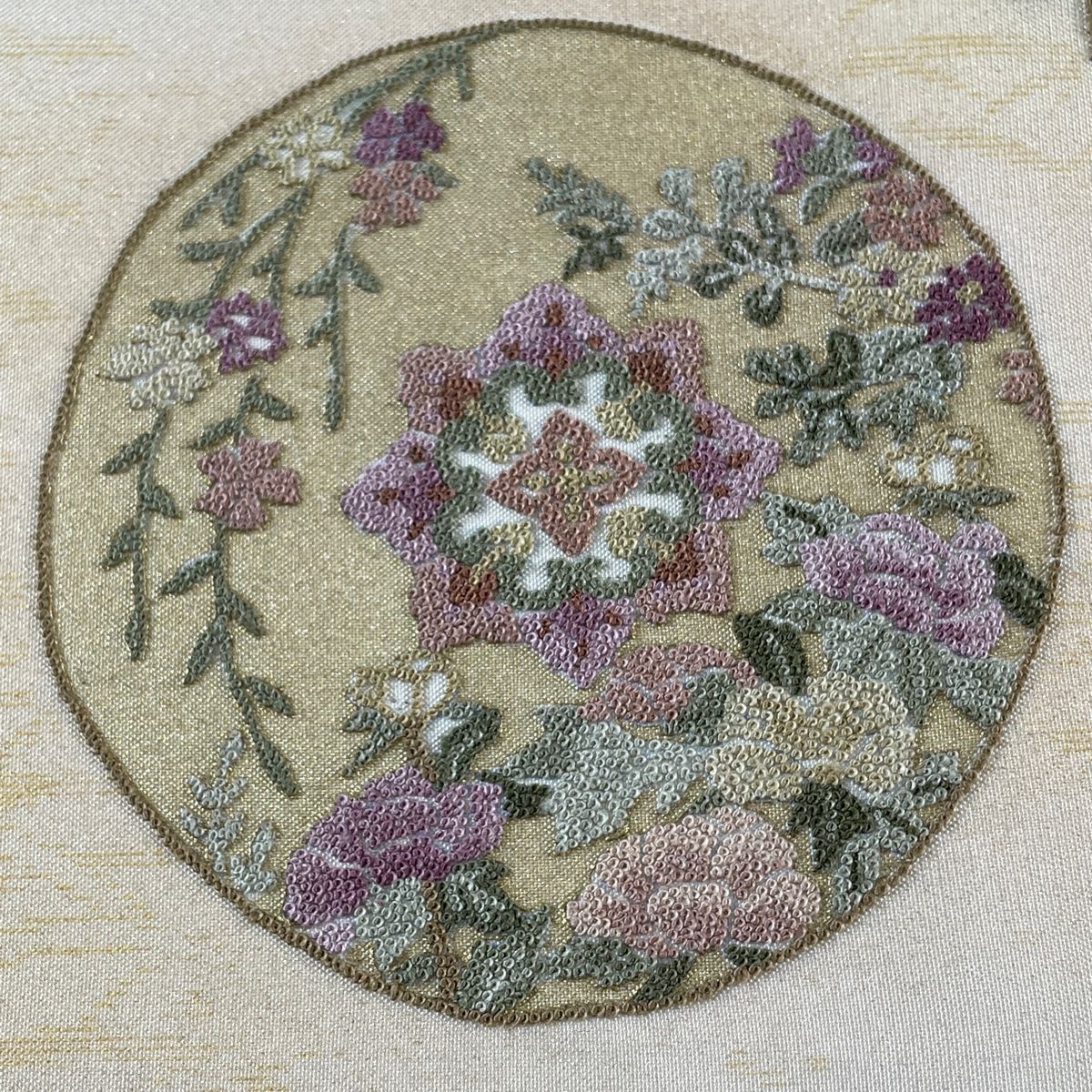 501y17〇袋帯 お太鼓柄 相良刺繍 地紋 菊 花 白〇美品 成人式 結婚式 袋帯 中古 リサイクル 正絹 セミフォーマル お太鼓柄 三越扱い