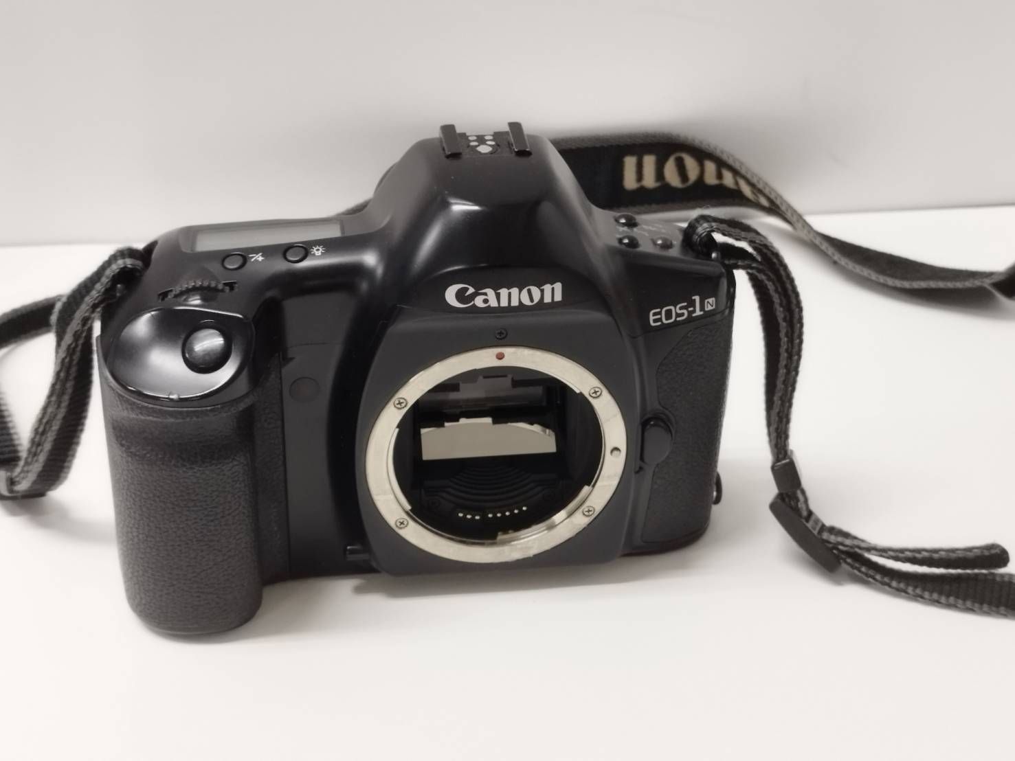 ジャンク Canon|キヤノン EOS-1N フィルム一眼カメラ