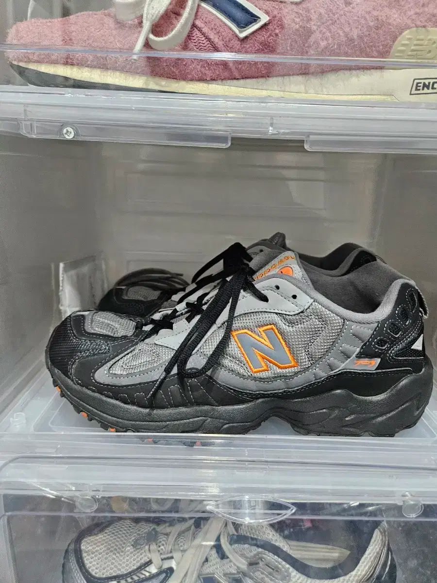 New Balance ニューバランス 703 グレー 黒 オレンジ 285