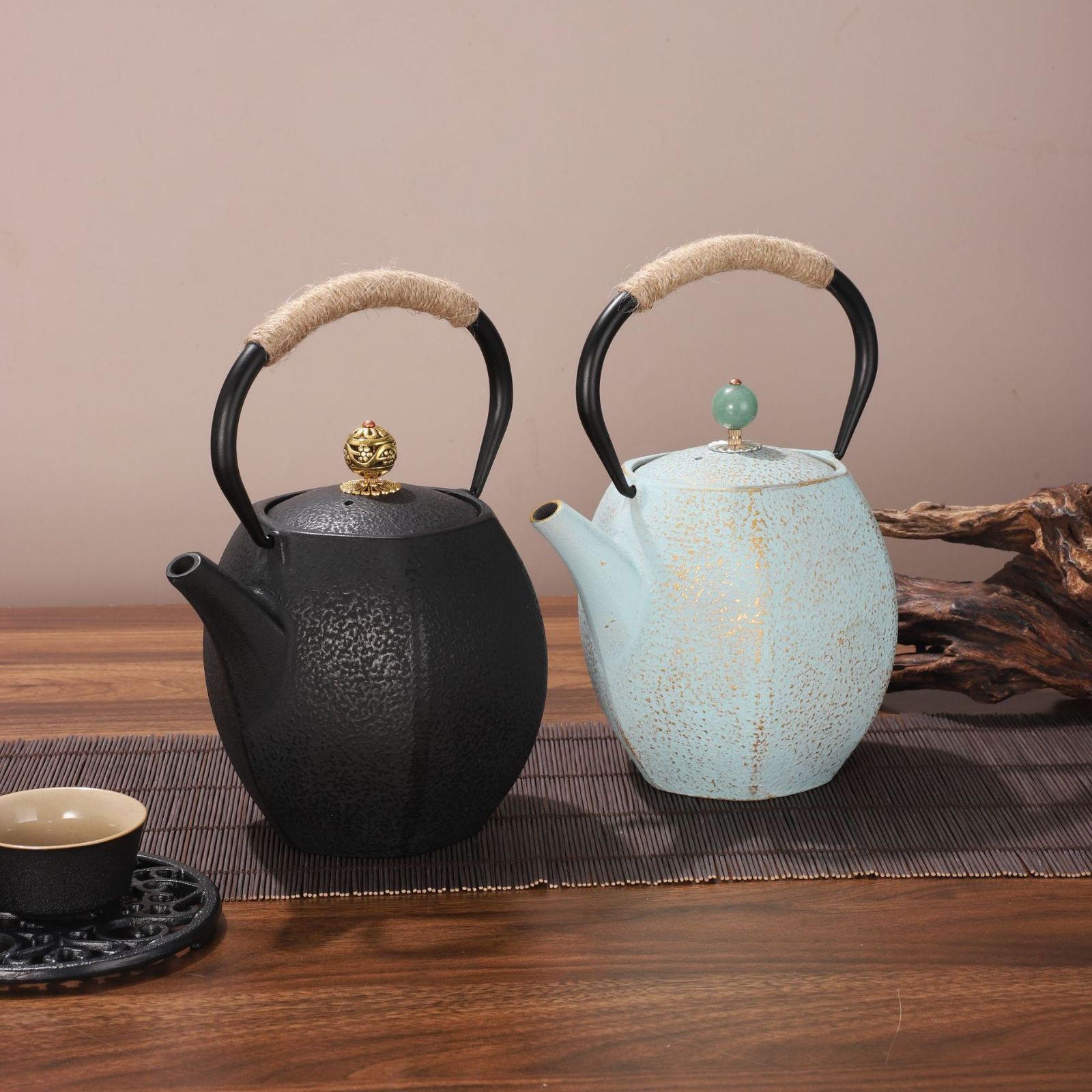 壱鋳堂 南部鉄器 鉄瓶 刷毛目1.3L - Kettle Hakeme 1.3L - IH調理器対応 南部鉄器 : 壱鋳堂 鉄瓶 刷毛目 hakeme 1.3L W19xD17xH22(cm) 南部鉄器：壱