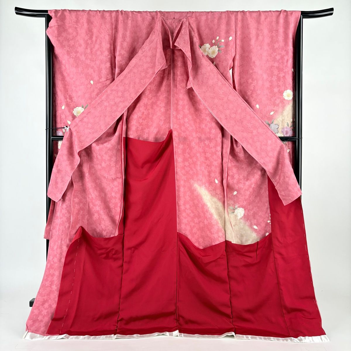 振袖 身長153-168cm 白　ピンク　桜　鹿の子の凹凸のある生地　正絹 振袖 身長153-168cm 白 ピンク 桜 鹿の子の凹凸のある生地 正絹