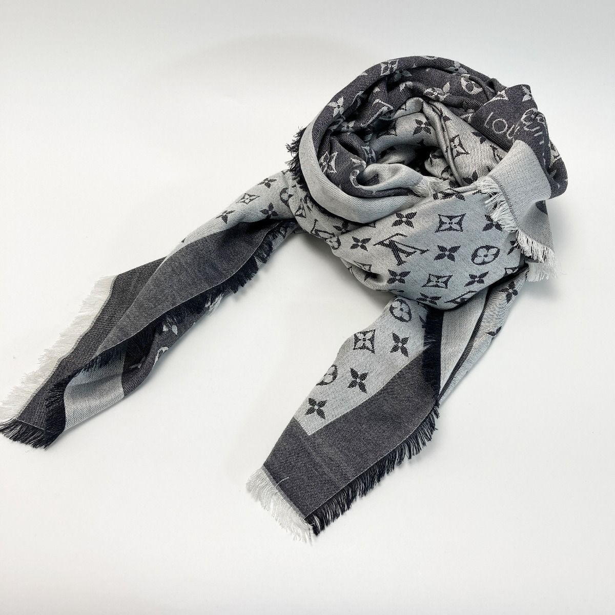 54　ルイヴィトン　大判ストール　ショール　ゴールド×シルバー 54 ルイヴィトン 大判ストール ショール ゴールド×シルバー 54
