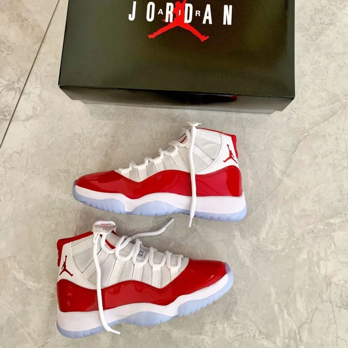 NIKE AIR JORDAN 11 RETRO GS 【CHERRY】 ナイキ エア ジョーダン 11 レトロ GS チェリー レディース  スニーカー ハイカット WHITE/VARSITY REDホワイト レッド - メルカリ