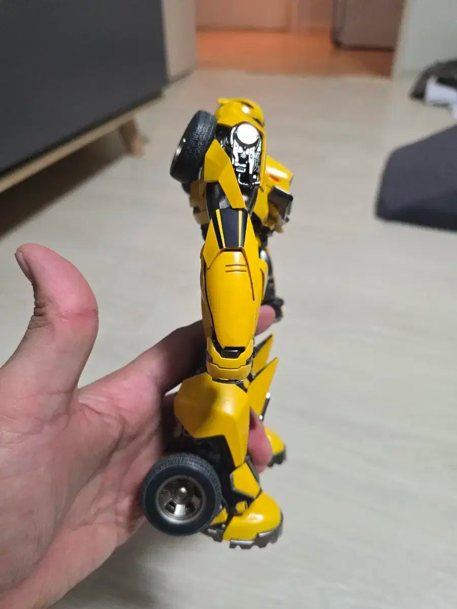 threezero DLX ビーストの 前奏曲 バンブルビー 出品