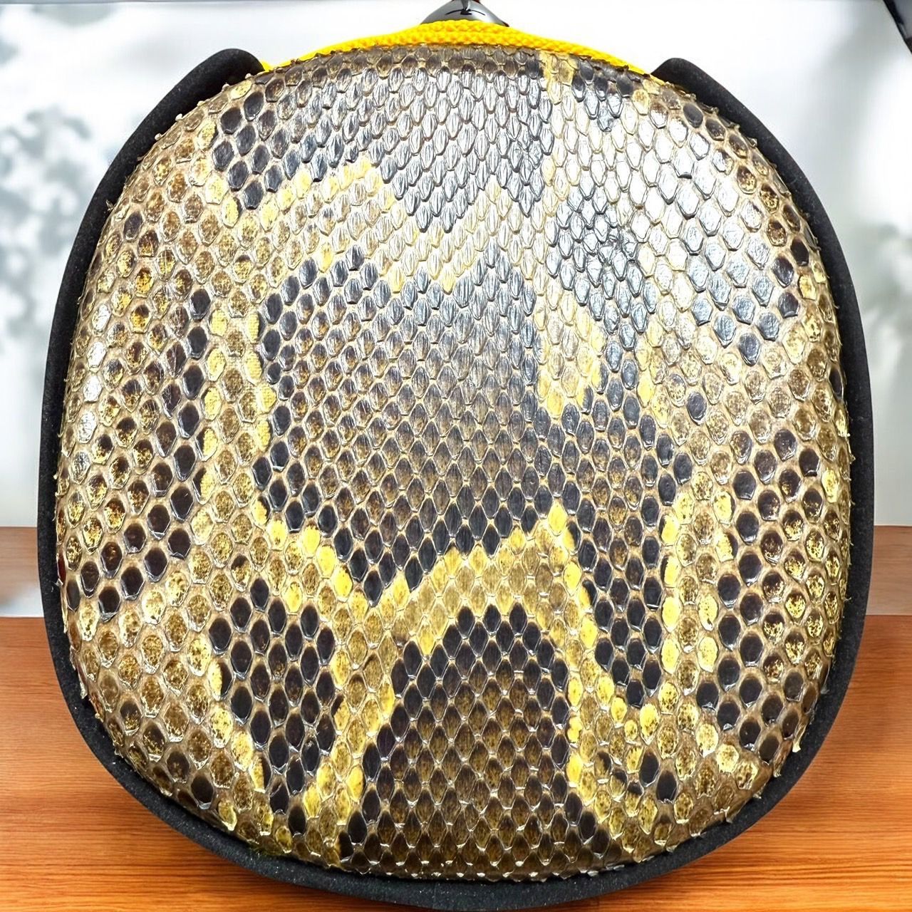 ☆送料無料 美品 沖縄 琉球 三線 本蛇革 本革 蛇革 本皮 蛇皮 爪