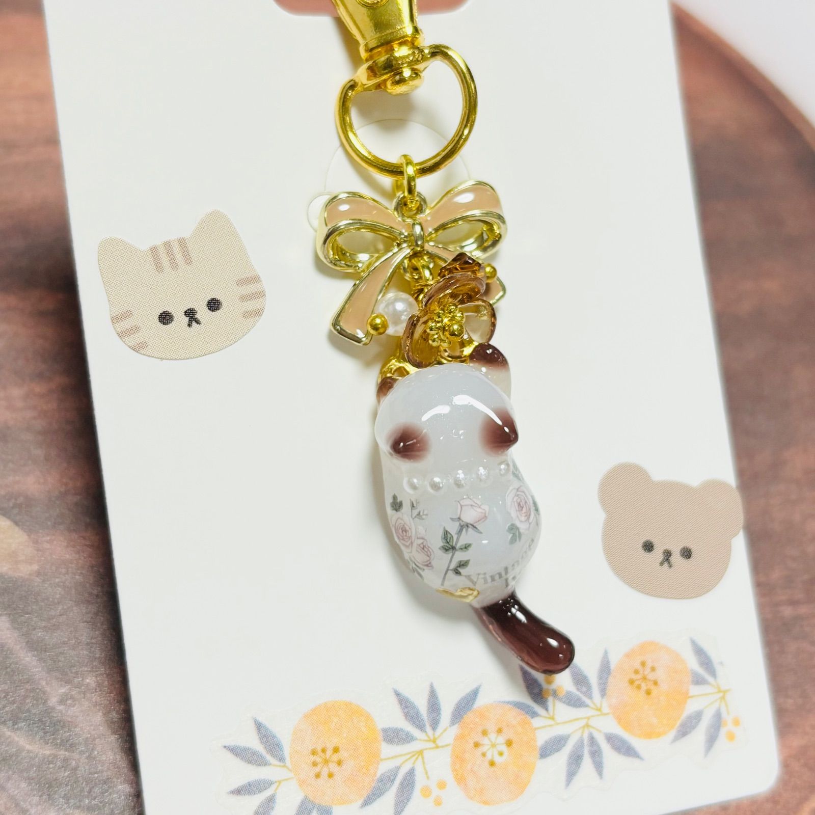 ♡レジン じゃれ猫ちゃんキーホルダー♡ - メルカリ