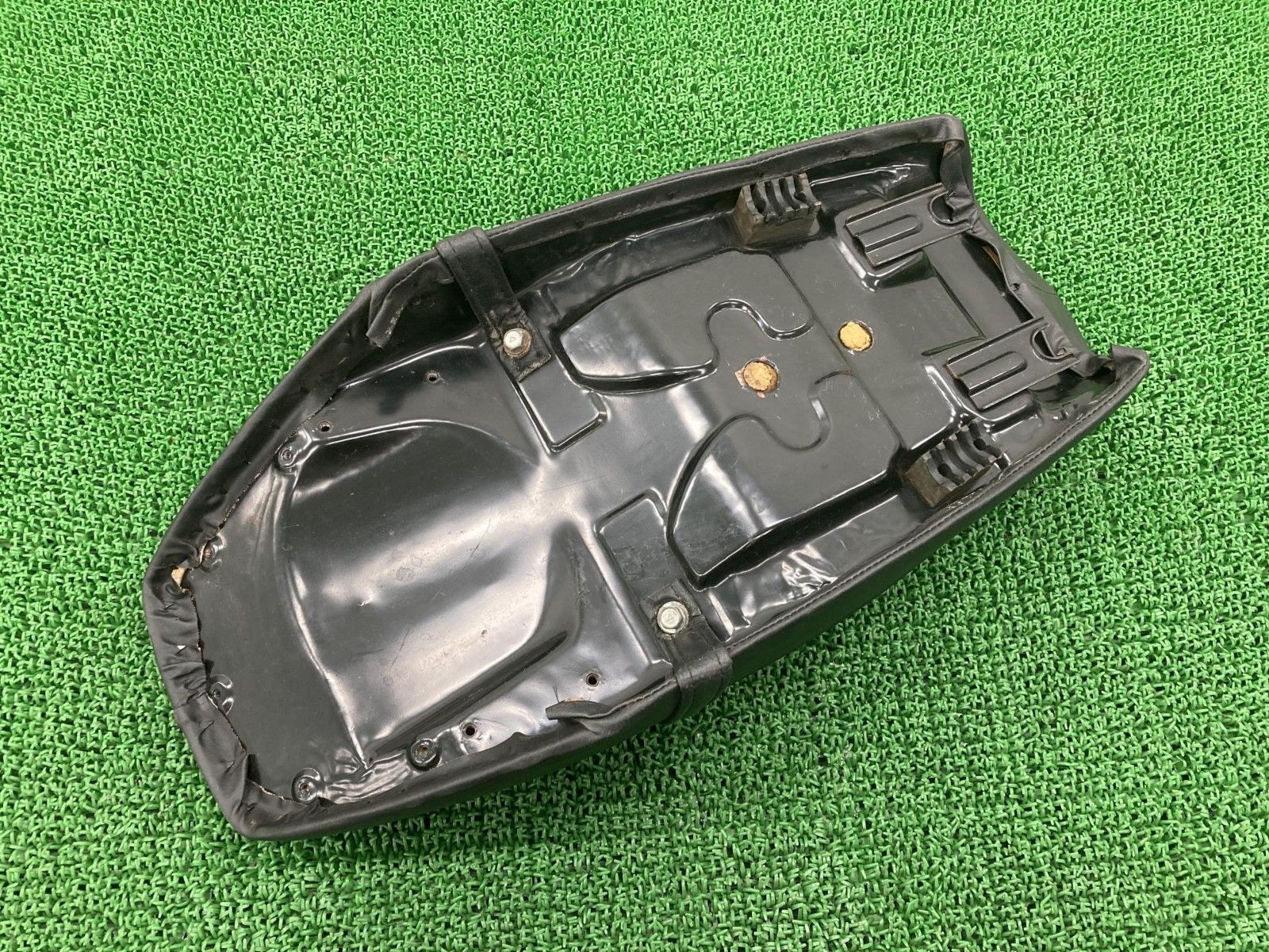 SR400 シート ヤマハ 純正 バイク 部品 1JR RH01J 鉄シートベース 破れ
