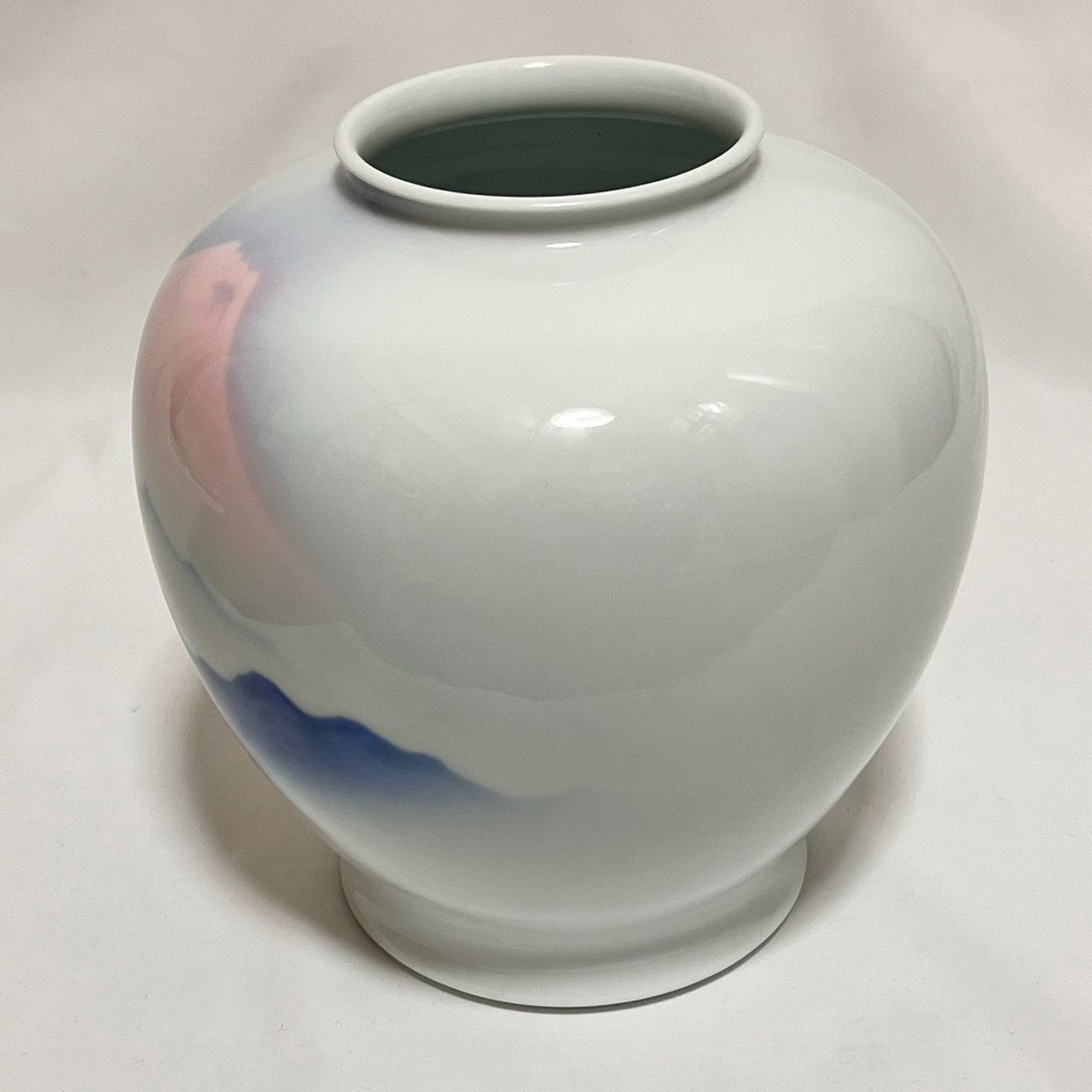 新品未使用品】深川製磁 8号 赤富士 花瓶 官窯染付 壷 富士山 新品未使用品】深川製磁 8号 赤富士 花瓶 官窯染付 壷 富士山
