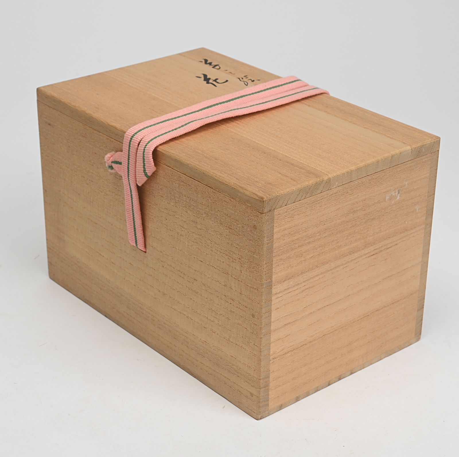 十六代 永楽善五郎 (即全) 造 刷毛目草之絵彫 花入 共箱 茶道具