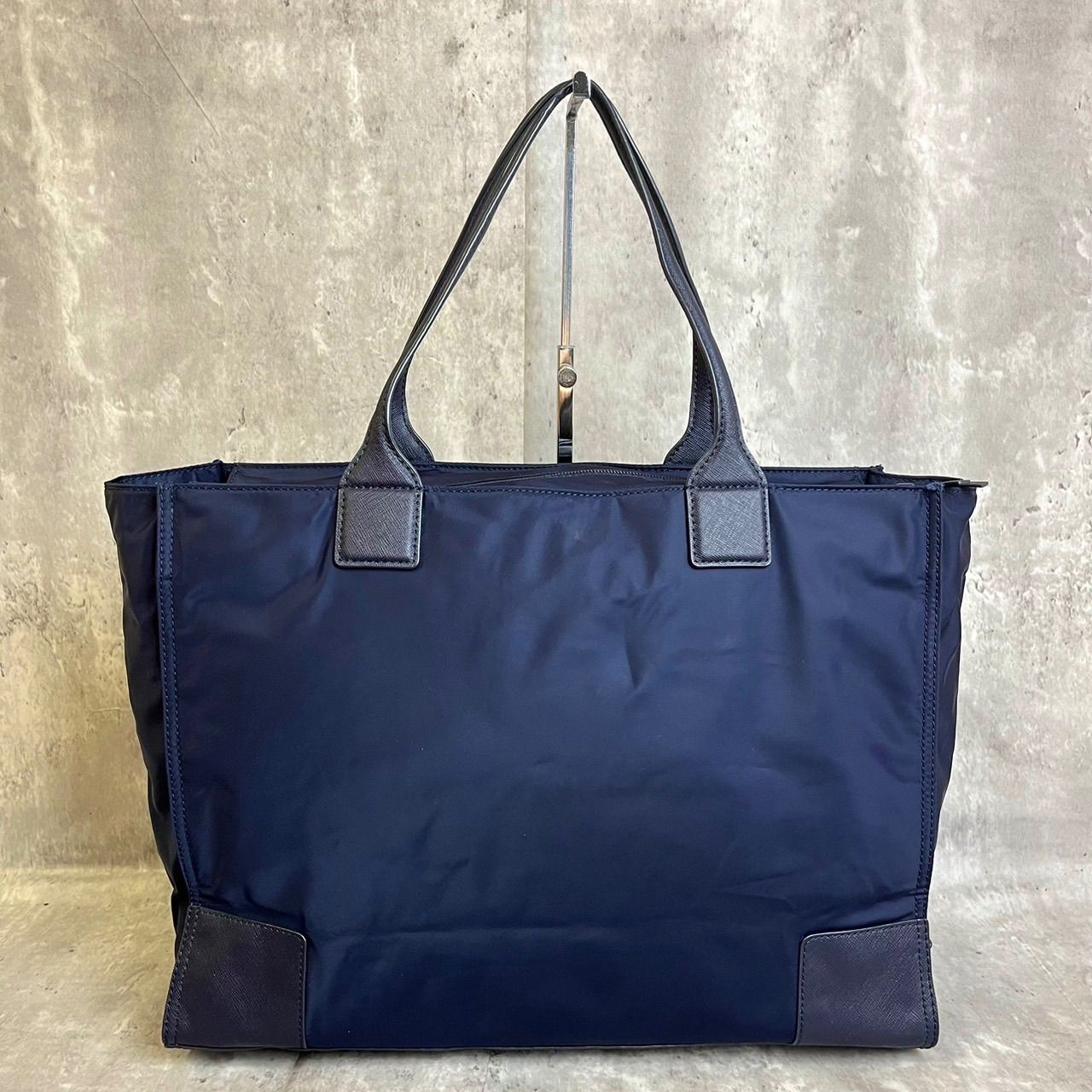 トリーバーチトートバッグネイビーレザーA4収納ハンドバック大容量