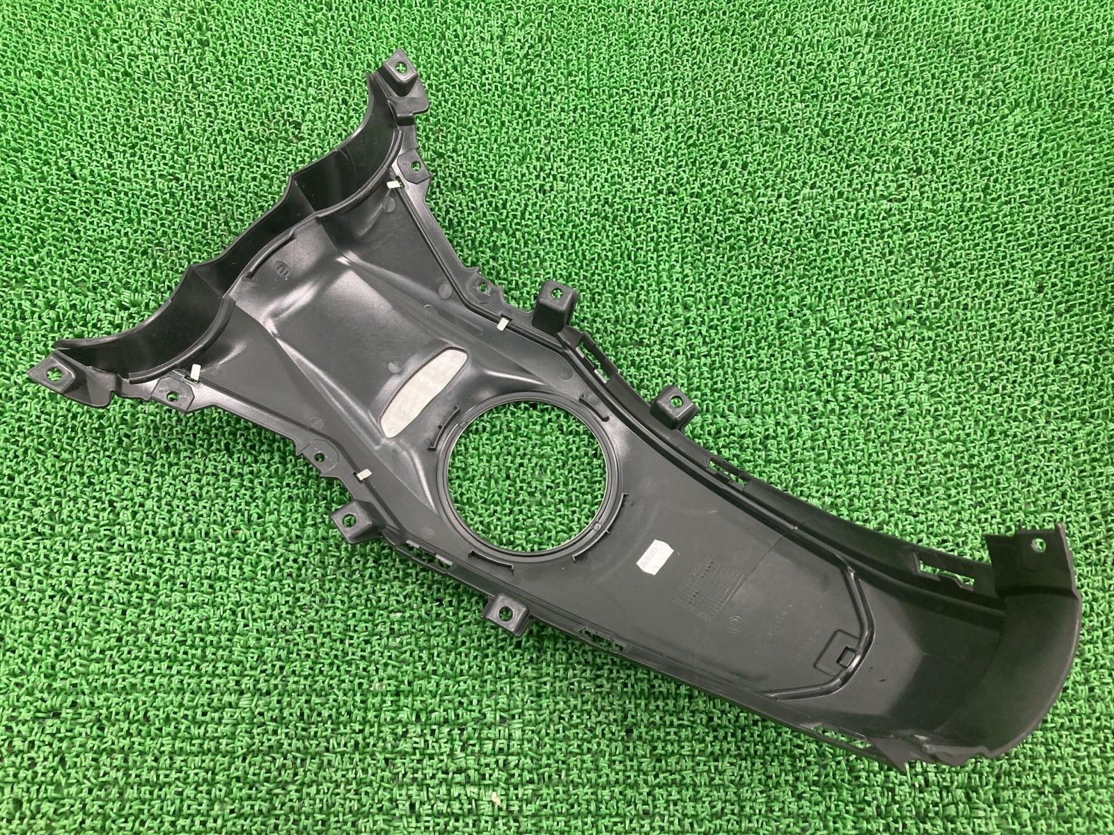 R1200RS タンクカバー 黒 4663 8544349 01  純正 バイク 部品 綺麗 良品 割れ欠け無し 品薄 希少品 車検 Genuine 【中古】 73 R1200RS タンクカバー 黒 4663 8544349 01 BMW 純正 バイク 部品 綺麗