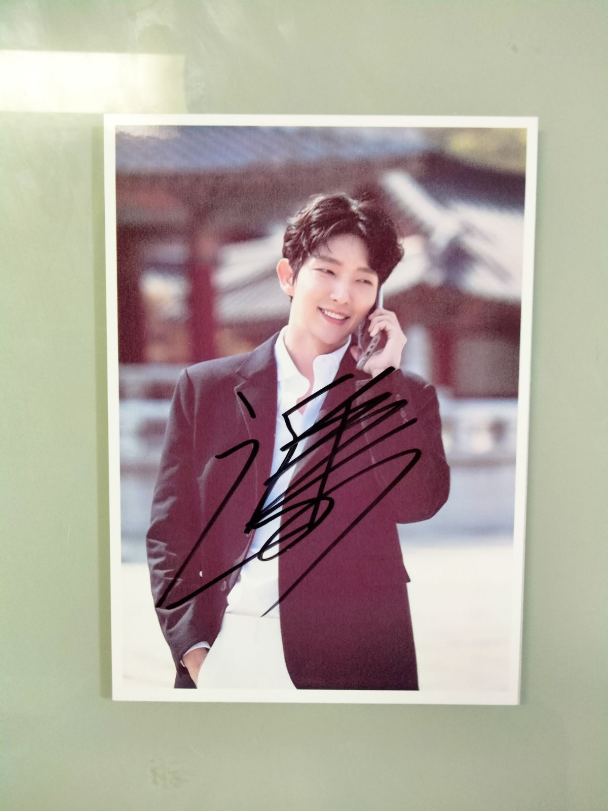 イ・ジュンギ直筆サイン入り2L`サイズ写真…  Lee Joon-gi… Amazon.co.jp: イ ジュンギ直筆サイン入り2Lサイズ写真…Lee Joon