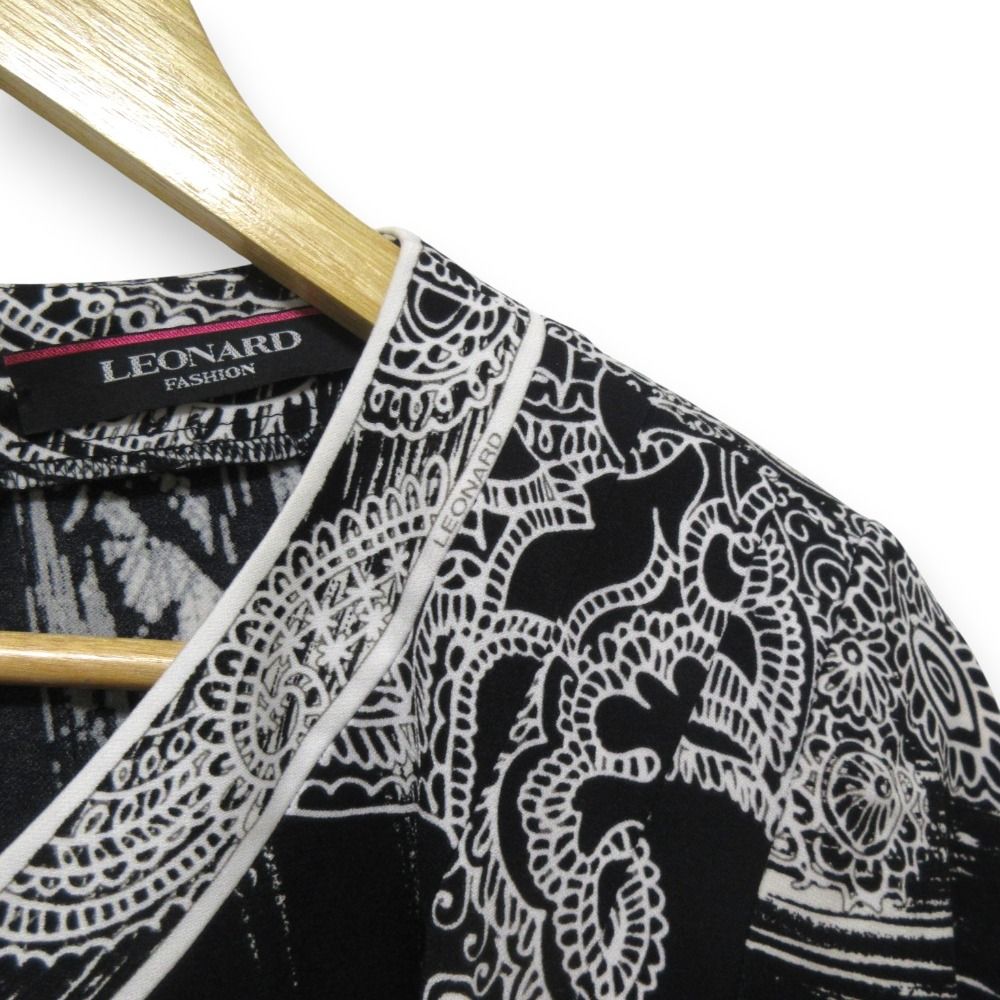 美品 Leonard レオナール ペイズリープリント カンカンストレッチ V
