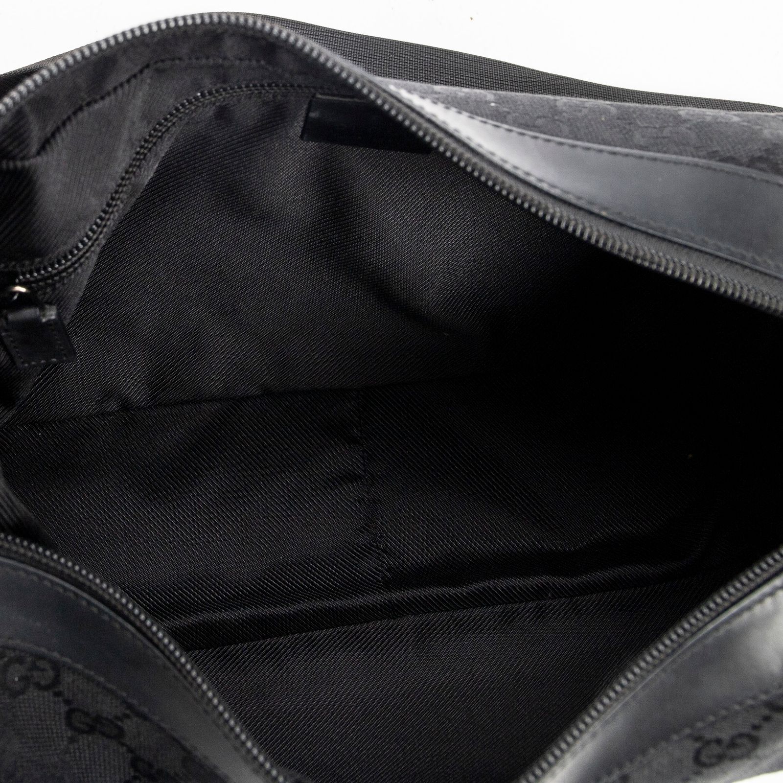 GUCCI グッチスクエアジップメッセンジャー黒GGキャンバスA