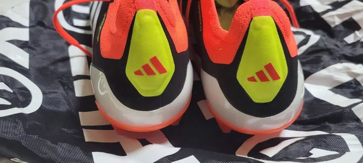 サッカーシューズ ブラック