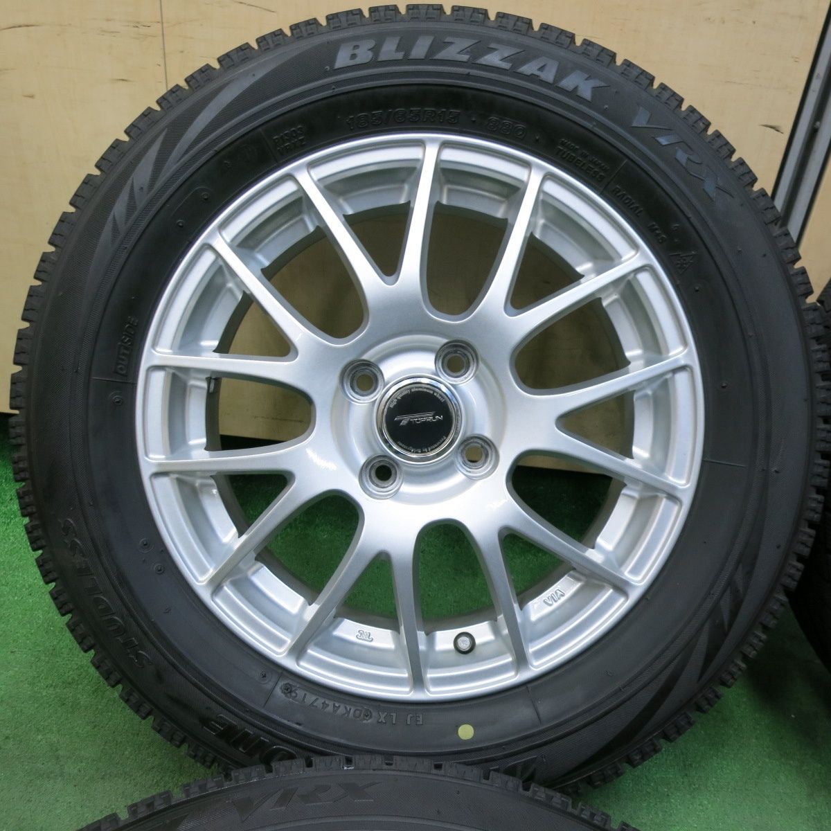 送料無料] バリ溝！キレイ！9分☆スタッドレス 185/65R15 ブリヂストン 