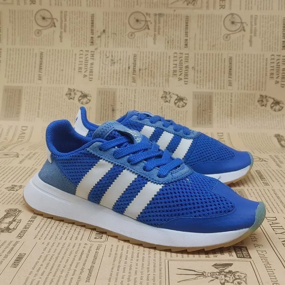 adidas(アディダス) フラッシュバック レディーススニーカー 225
