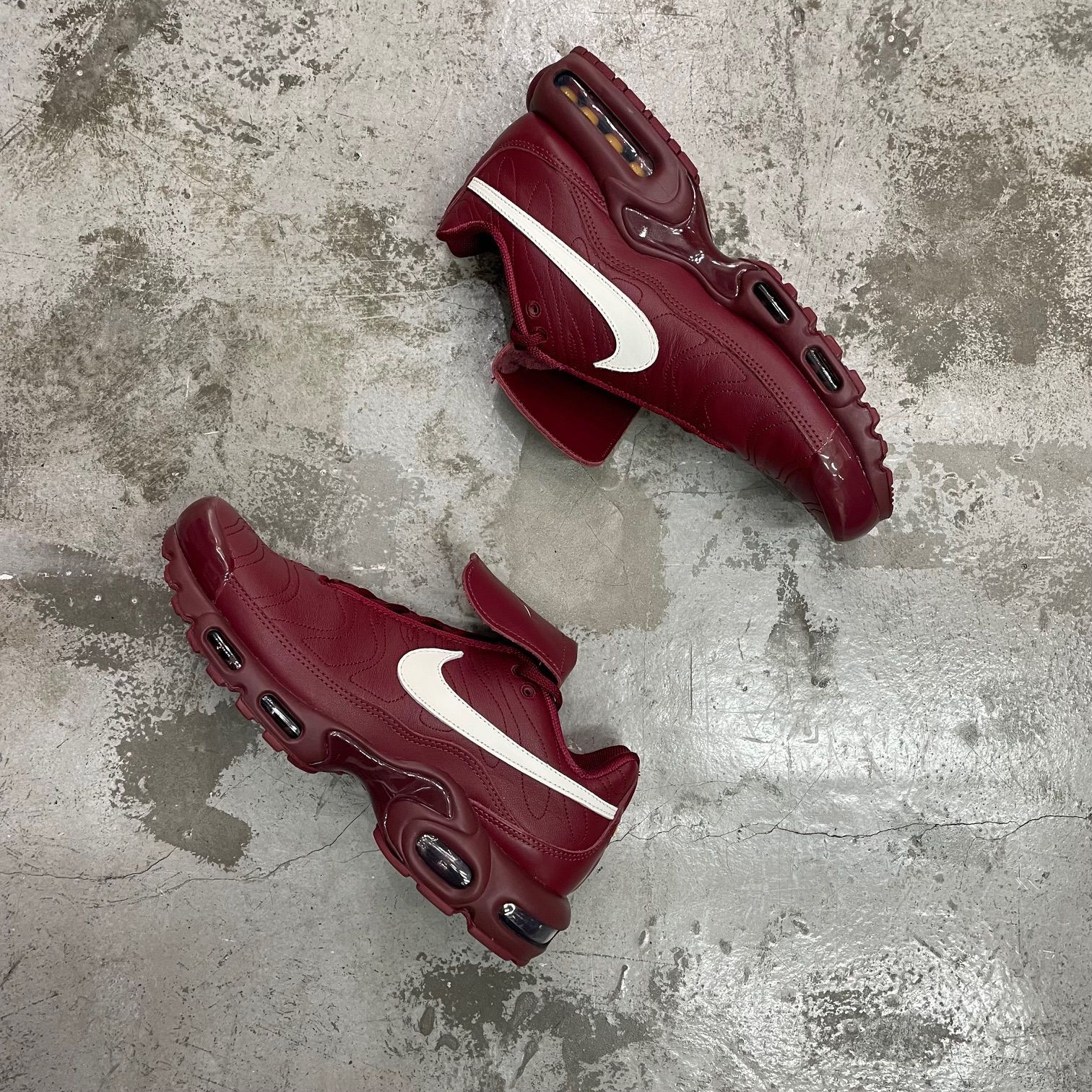 NIKE AIR MAX PLUS TIEMPO TNPO Team Red and Sail エアマックス