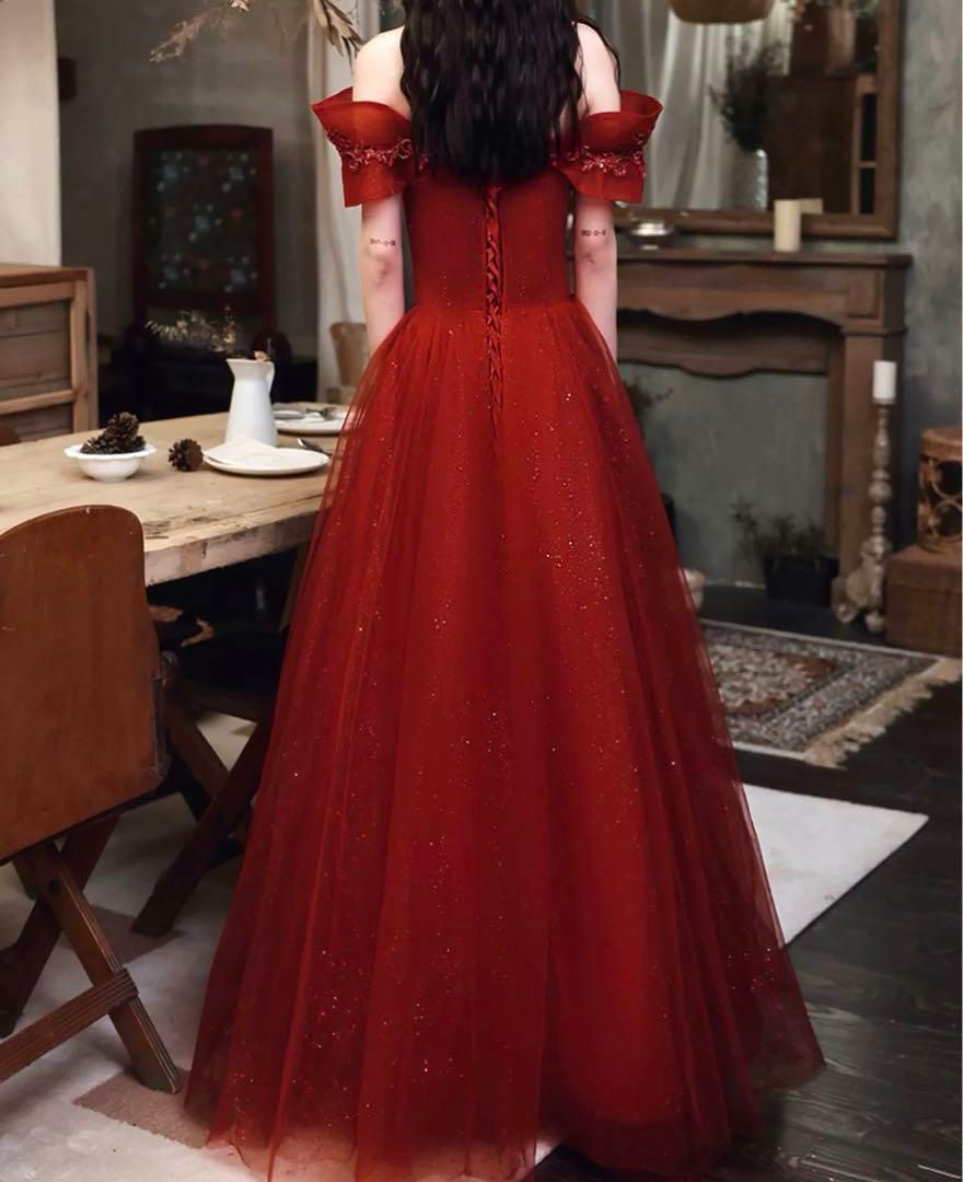 お花のデザインが美しいオフショルチュール