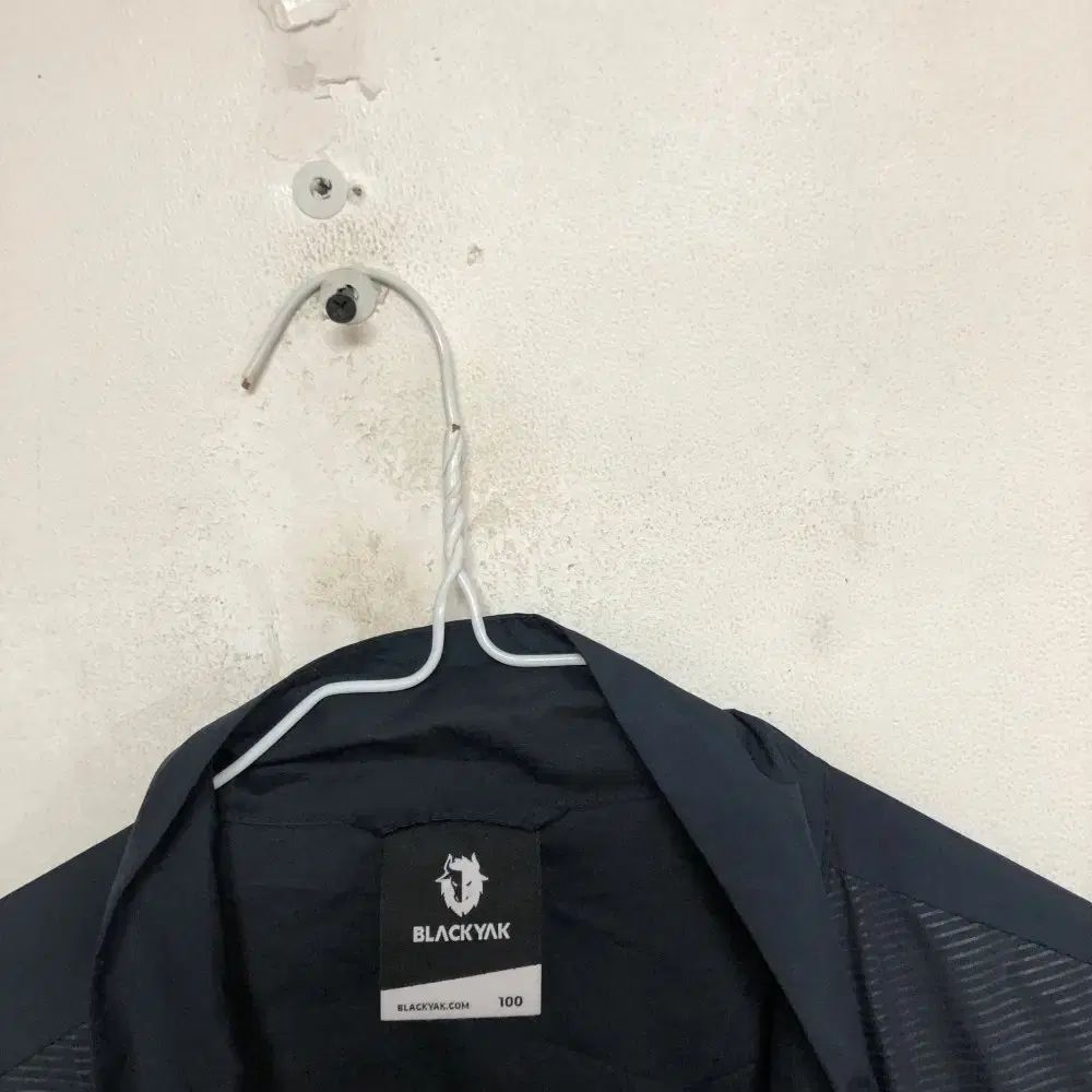 韓国発★新品 BLACK YAK ブラックヤク スポーツウェア トップス M BLACK YAK(ブラックヤク) メンズ ジップアップ ジャケット 100L