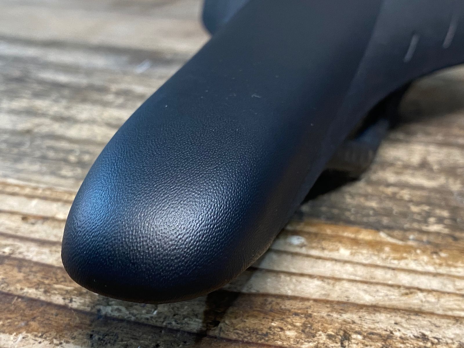 FIZIK Arione 00 サドル ブラック カーボンブレイデッドレール Amazon